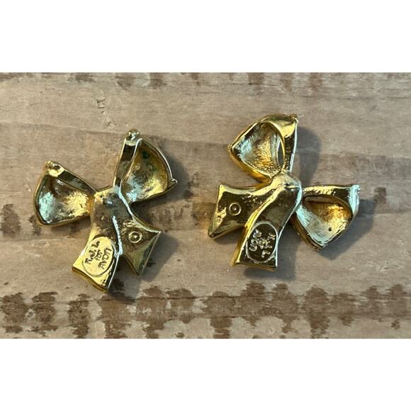 Vintage KJL Avon Kenneth Jay Lanne Black Enamel Bow Gold Tone Pierced Earrings - Picture 3 of 3